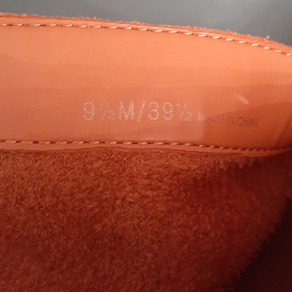 Vince Camuto - Picture 2 of 7